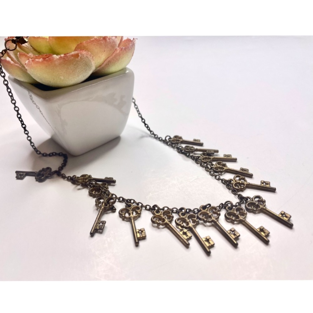 Anthro Stream-Punk Skeleton Key Necklace